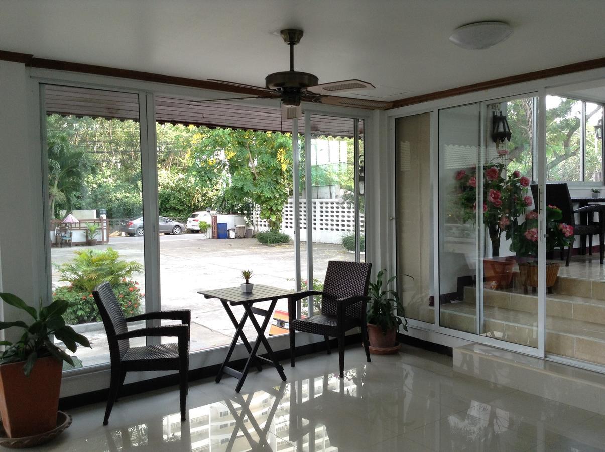 Jomtien Cozy Inn Pattaya Buitenkant foto