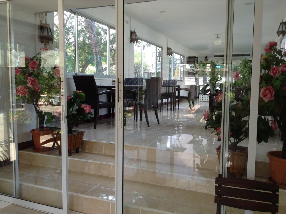 Jomtien Cozy Inn Pattaya Buitenkant foto